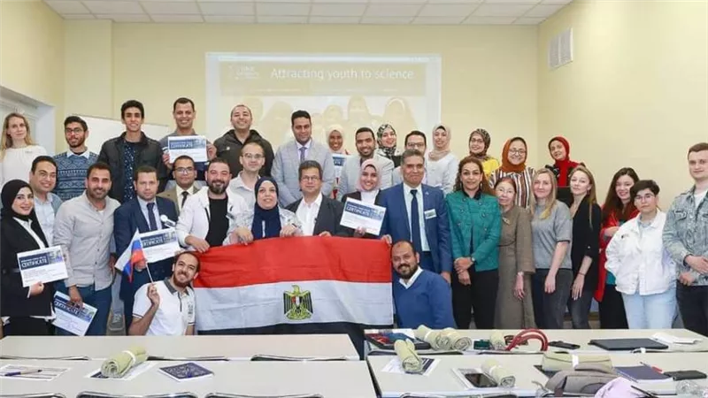 وزير التعليم العالي يستعرض نتائج 