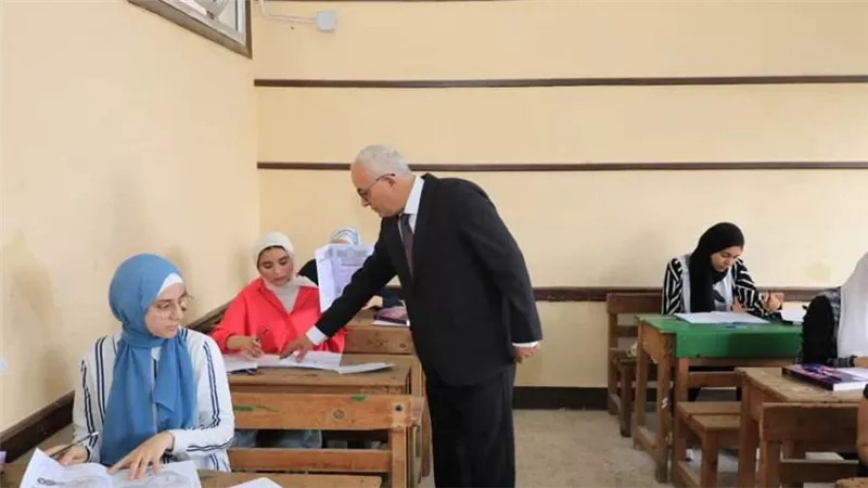 وزير التعليم ومحافظ الشرقية يتفقدان لجان امتحانات الثانوية العامة بالصالحية الجديدة والقديمة