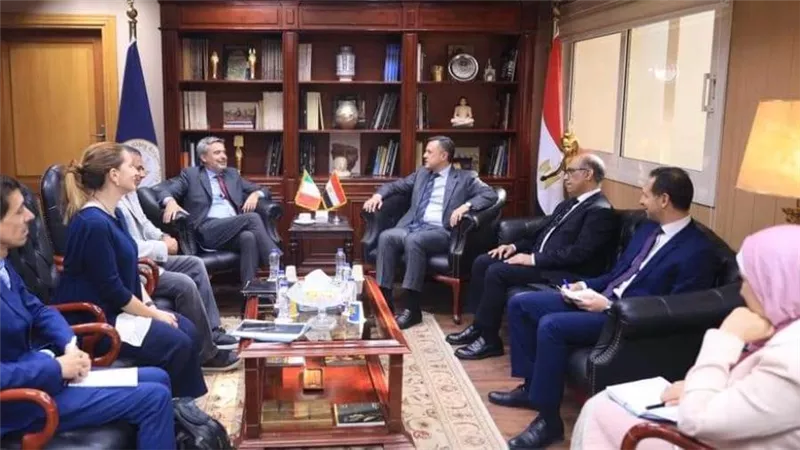 وزير السياحة والآثار يلتقي سفير إيطاليا بالقاهرة لبحث سبل تعزيز التعاون بين البلدين
