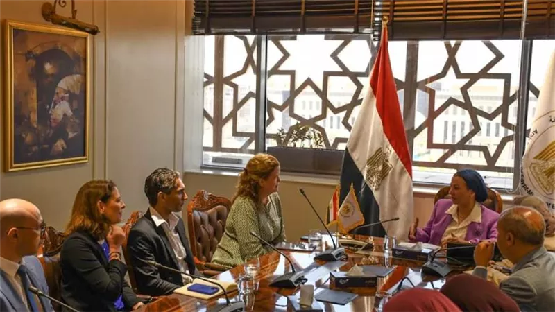  وزيرة البيئة تلتقي رئيسة منطقة إفريقيا والشرق الأوسط وآسيا لشركة سانوفي العالمية