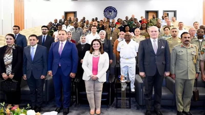 وزيرة الهجرة تلتقي عددا من الملحقين العسكريين العرب والأجانب (صور)