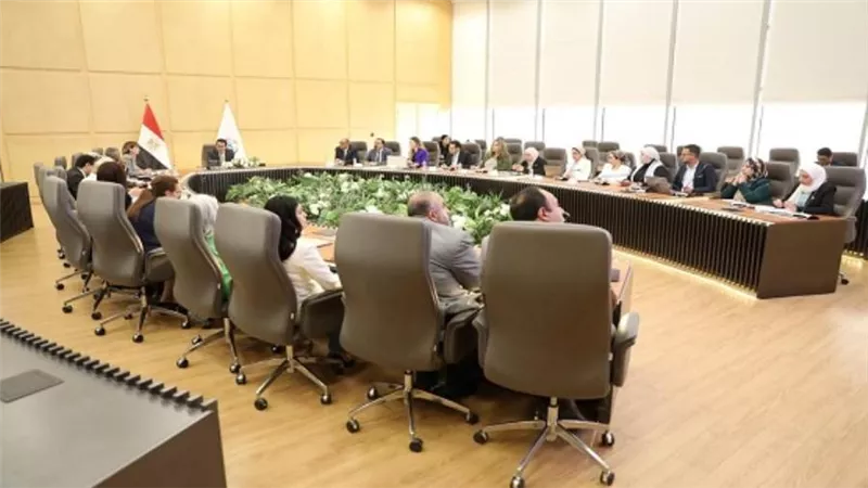 وزير الصحة يستقبل منسق الأمم المتحدة لتبادل الرؤى والأفكار بشأن ضبط معدلات النمو السكاني (صور)