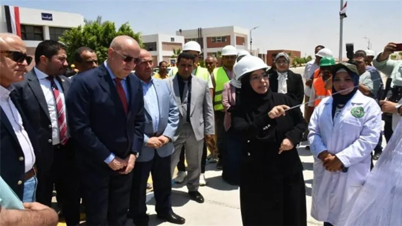 وزير الإسكان يتفقد محطة معالجة الصرف الصحي الثنائية بمدينة بنى سويف الجديدة (صور)