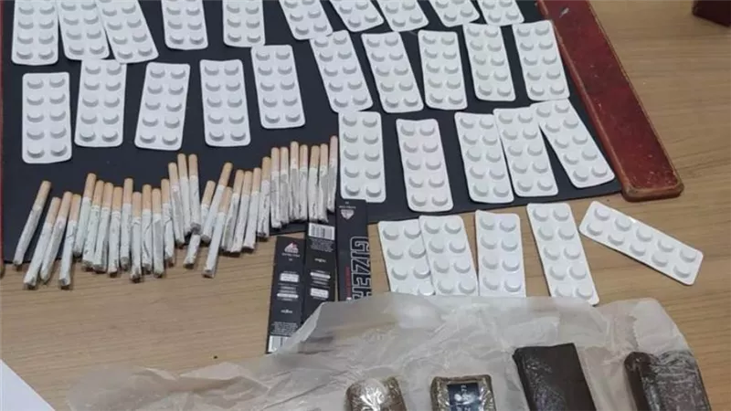 ضبط محاولة تهريب 330 جرام حشيش و380 قرص ترامادول بمطار القاهرة