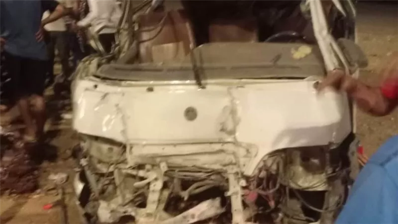 إصابة 14 شخصًا فى انقلاب ميكروباص على طريق الإسماعيلية الصحراوي
