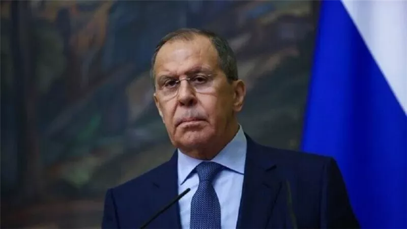 رومانيا تطرد 40 دبلوماسيا وموظفا من السفارة الروسية في بوخارست