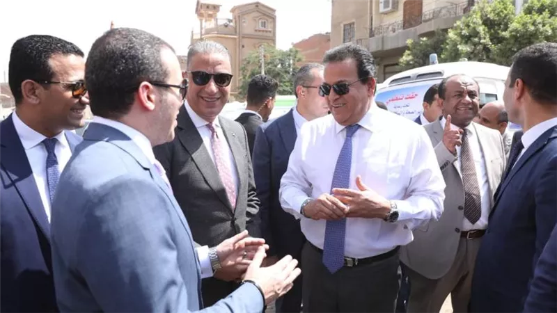 وزير الصحة يتفقد مقر حملة 100 يوم صحة بقرية سنهور ويُشيد بمستوى الخدمات المقدمة
