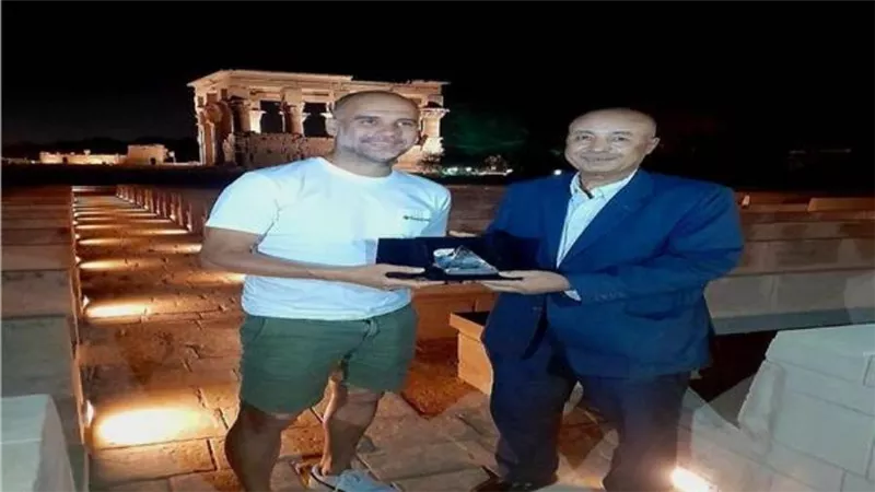 جوارديولا وأسرته في عرض خاص باللغة الإسبانية للصوت والضوء بمعبد فيلة
