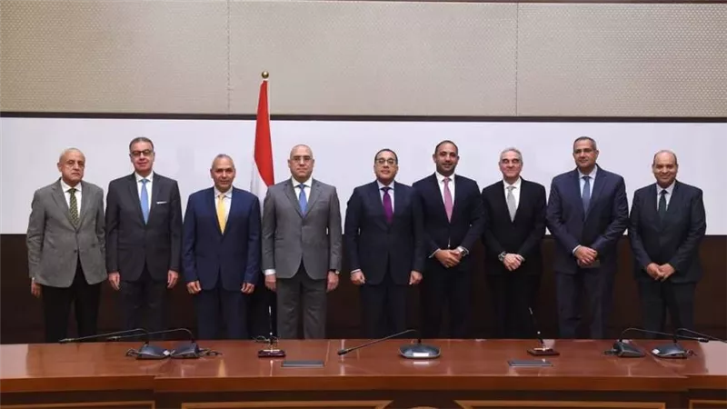 رئيس الوزراء يشهد توقيع عقدي شراكة لإدارة وتشغيل فندقين جديدين في 