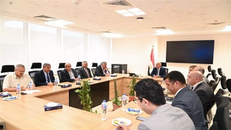 وزير الري يوجه باستمرار متابعة معدلات تنفيذ خطط تطهيرات الترع بالمحافظات (صور)