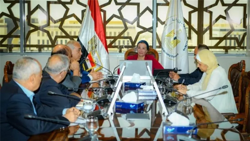 وزيرة البيئة تناقش آليات تنفيذ مشروع إنتاج أخشاب MDF من الغابات المقامة على مياه الصرف المعالج