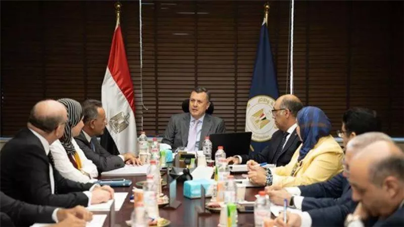 وزير الآثار يدعو لوجود مراكز للفكر لزيادة دور القطاع الخاص في صناعة السياحة