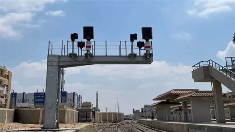 وزير النقل يعلن دخول برج الإشارات الرئيسي بمحطة أبو صوير في الخدمة (صور)