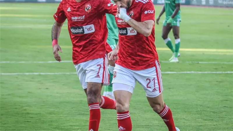  الأهلي ينهي الشوط الأول بثنائية نظيفة في شباك الاتحاد السكندري