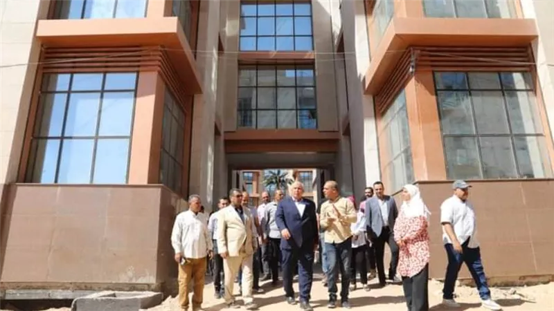 محافظ الوادي الجديد يتابع التجهيزات النهائية بالعاصمة الإدارية الجديدة