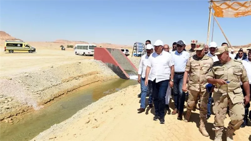 رئيس الوزراء يصل سيوة ويتفقد مكونات مشروع تطوير منظومة إدارة الري والصرف بالواحة (صور)