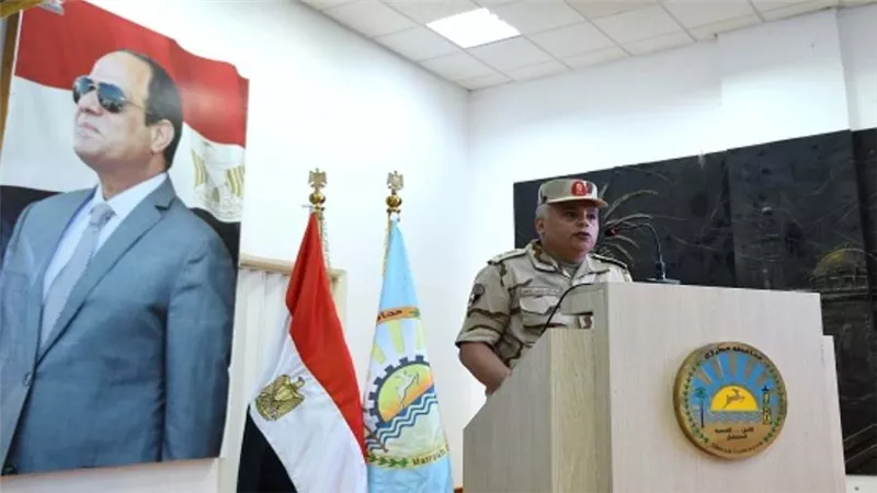 رئيس الوزراء يستعرض تفاصيل الأعمال بمشروع تطوير منظومة إدارة الري والصرف بالواحة بمرحلتيه (صور)
