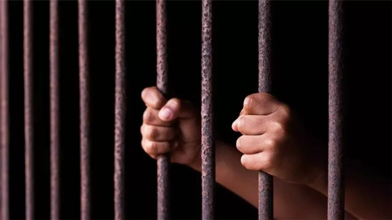 تجديد حبس عاطل احترف سرقة الهواتف المحمولة باسلوب النشل في الخليفة