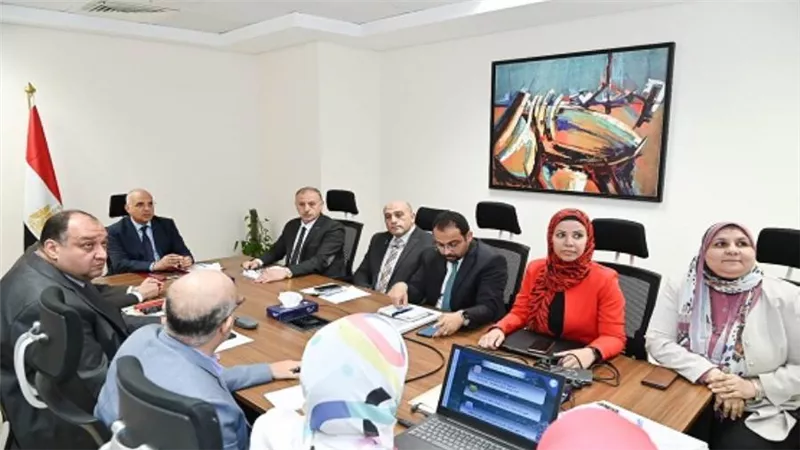 وزير الري يتابع إجراءات التحول الرقمى بالهيئة المصرية العامة لمشروعات الصرف (صور)