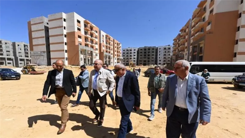 وزير الإسكان يتفقد 5328 وحدة سكنية جار تنفيذها بالمبادرة الرئاسية 