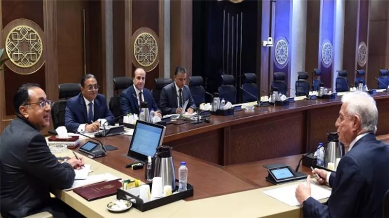 رئيس الوزراء يتابع مع محافظ جنوب سيناء الموقف التنفيذي لعدد من المشروعات التنموية والخدمية (صور)