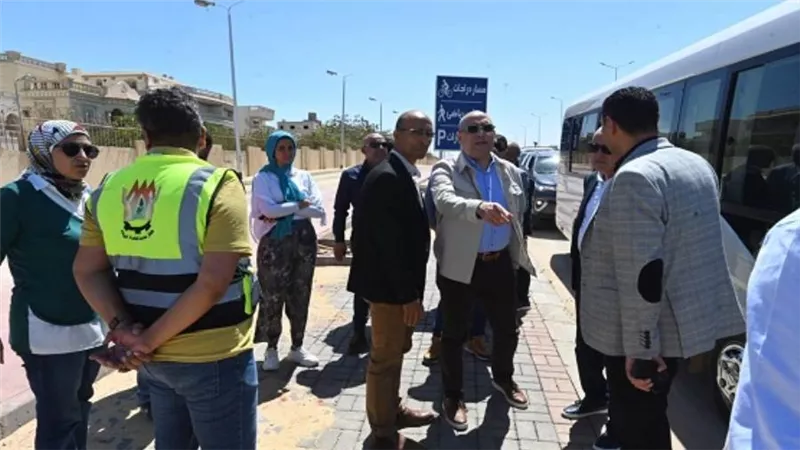 وزير الإسكان يتفقد أعمال تطوير شارع جمال عبدالناصر بالقاهرة الجديدة (صور)
