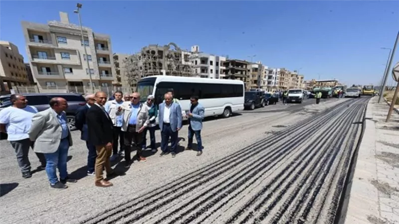 وزير الإسكان يختتم جولته بمدينة القاهرة الجديدة بتفقد عدد من مشروعات تطوير ورفع كفاءة محاور الطرق بالمدينة (صور)