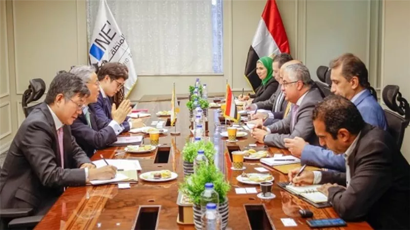رئيس المنطقة الاقتصادية لقناة السويس يستقبل السفير الكوري الجديد لبحث ملفات التعاون المشترك (صور)