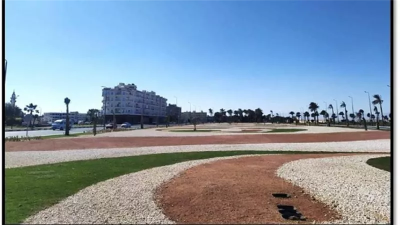 وزير الإسكان ومحافظ البحر الأحمر يتفقدان مشروع تطوير طريق المطار بالغردقة (صور)