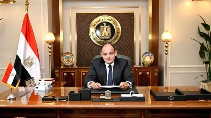 وزير التجارة يقرر استمرار العمل بقرار حظر تصدير الأكسجين إلا بموافقة وزيري الصحة  والتجارة 