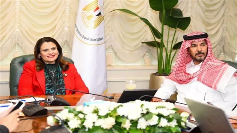 وزيرة الهجرة والملحق العمالي السعودي يوضحان حقوق وواجبات العمالة المصرية المغادرة إلى المملكة