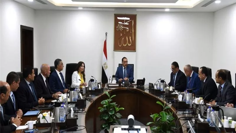 رئيس الوزراء يناقش حزمة حوافز مقترحة لمشروعات المناطق المركزية للأعمال (صور)