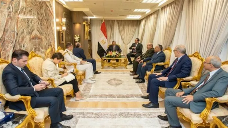 وزير الدولة للإنتاج الحربي يستقبل 