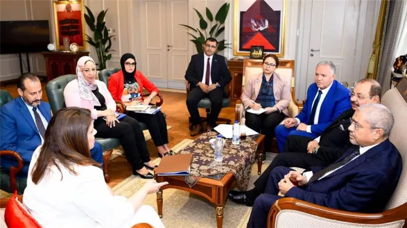 وزيرة الهجرة تستقبل رئيس اتحاد الغرف التجارية وغرفة القاهرة لبحث أوجه التعاون ذات الاهتمام المشترك