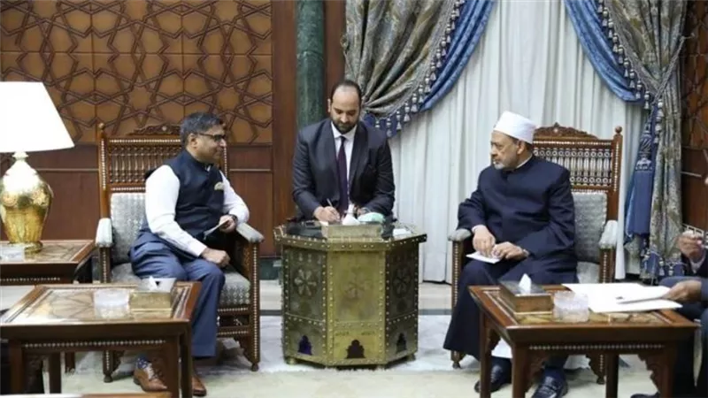 شيخ الأزهر يبحث مع نائب مستشار الأمن القومي الهندي سبل تعزيز الحوار بين الأديان