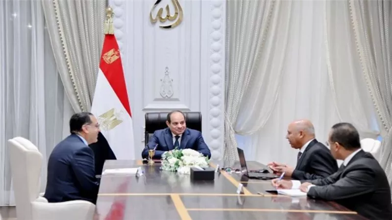 الرئيس السيسي يطلع على الموقف التنفيذي والتشغيلي لعدد من مشروعات وزارة النقل (صور)