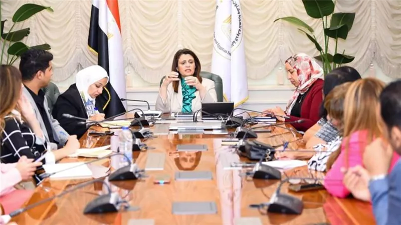 وزيرة الهجرة تلتقي عددا من الصحفيين الإعلاميين لاستعراض استراتيجية عمل الوزارة وأبرز ملفاتها
