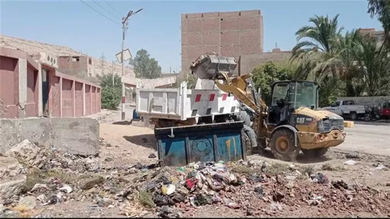 انطلاق حملات نظافة ورفع تجمعات القمامة بالغنايم والبدارى وأبنوب بأسيوط