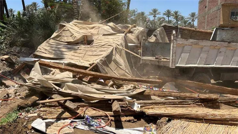 رفع مخلفات بالوراق وأبو النمرس استجابة للمواطنين