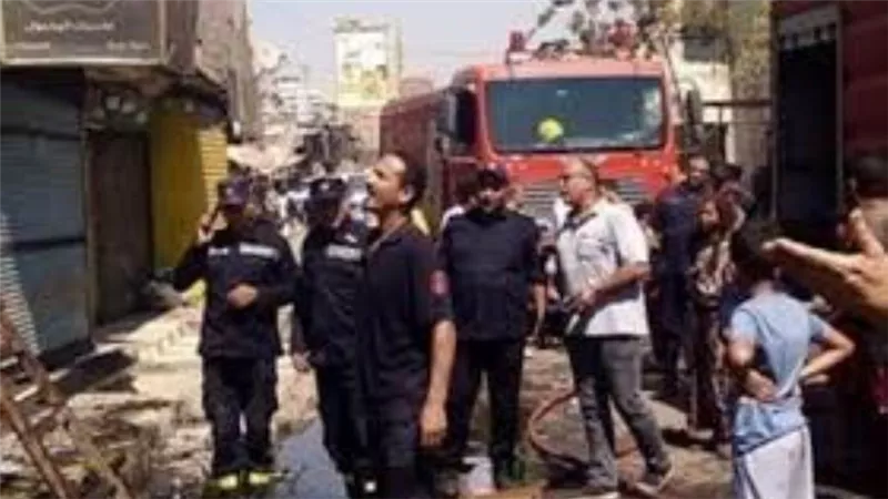 اندلاع حريق هائل فى باكيات الباعة بميدان المؤسسة بشبرا الخيمة