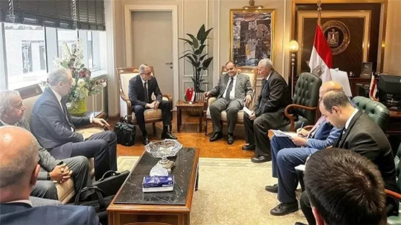 وزير التجارة والصناعة ونائب وزير الصناعة البيلاروسي يبحثان إمكانيات التصنيع المشترك لعدد من المنتجات بالسوق المصري (صور)