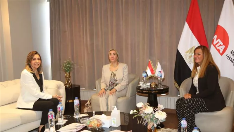 وزيرة الثقافة تترأس لجنة اختيار كوادر نسائية من المتقدمات للالتحاق بالدفعة الأولى لبرنامج 