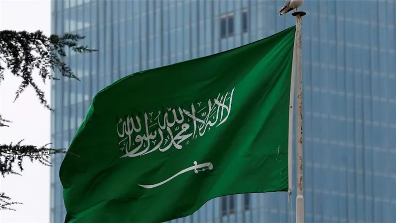 السجن والترحيل.. تحذير عاجل من السعودية بشأن أنظمة الإقامة والعمل