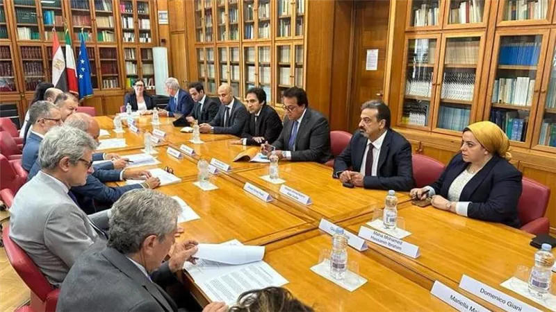 وزير الصحة يبحث مع نظيره الإيطالي دعم التعاون المشترك بين البلدين