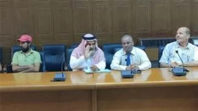 محافظ شمال سيناء يُسلم صيادي العريش وسائل تعزيز السلامة البحرية