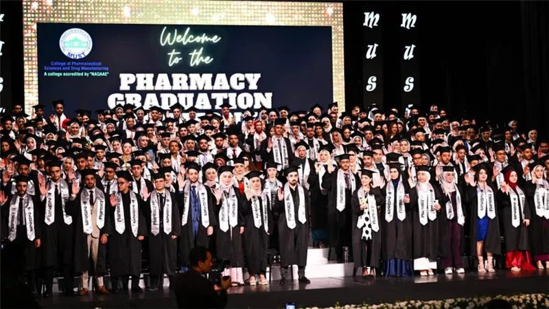 بالصور.. جامعة مصر للعلوم والتكنولوجيا تقيم حفلاً كبيراً لتخريج دفعة جديدة من كلية 