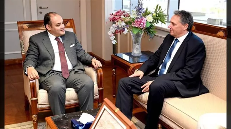 أحمد سمير: فرص متميزة أمام شركات السيارات العالمية لتوطين صناعة السيارات الكهربائي