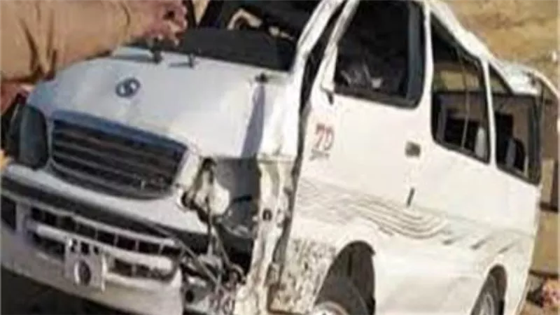 بالأسماء.. مصرع شخصين وإصابة 10 آخرين في انقلاب ميكروباص بالسويس