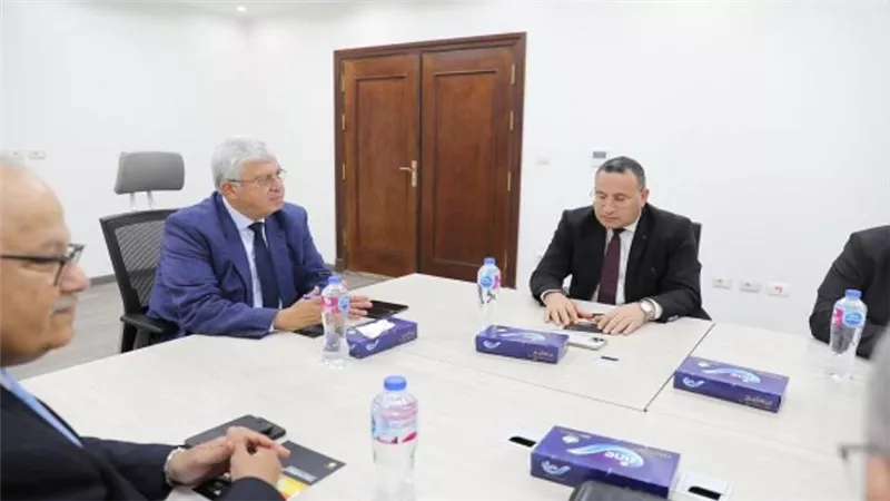 وزير التعليم العالي يتابع منظومة العمل بمراكز التميز بجامعتي القاهرة والإسكندرية (صور)