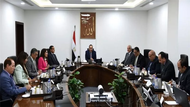 رئيس الوزراء يتابع مخططات المنطقة الاستثمارية بـ